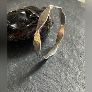 Modernist Silver hammered NUT BANGLE R E Goddard R HANSEN Bracelet 34 gr Vintage